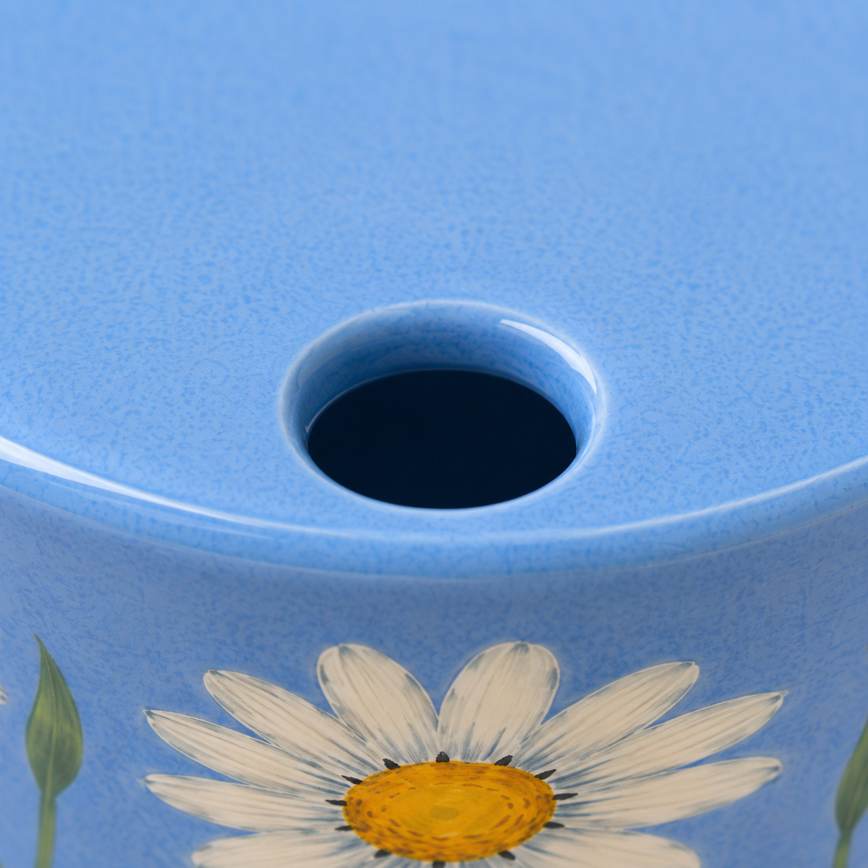 Hand-Painted Sky Blue Daisy Ceramic Travel Mug